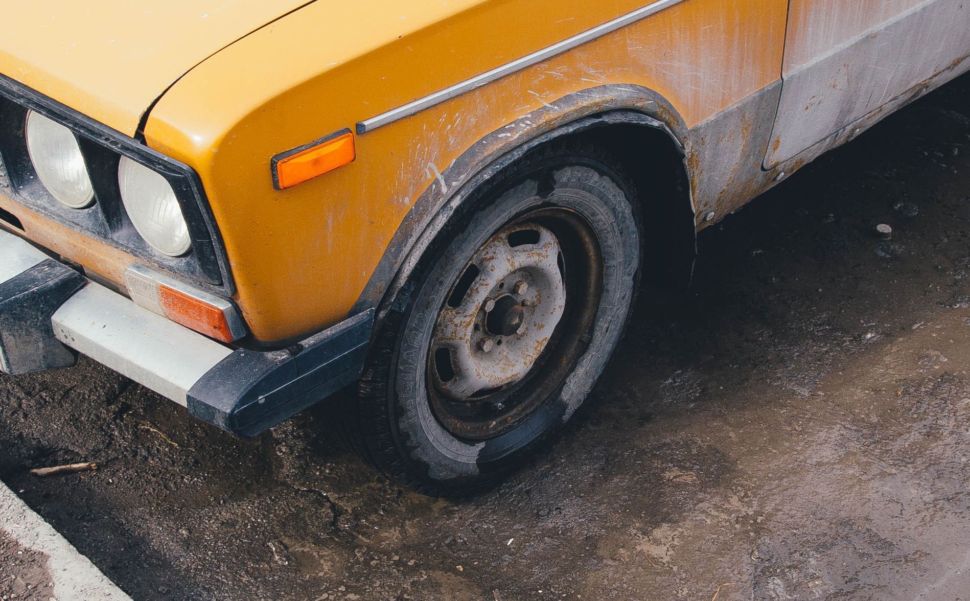 ZŁOMOWANIE CZY SPRZEDAŻ? AUTO ZŁOM