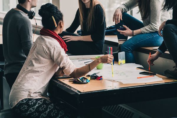 Jak technologia AVtek może wspomóc zdalne nauczanie?