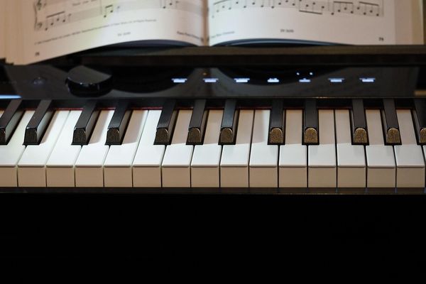 Klawiatura pod specjalnym nadzorem - profesjonalny transport instrumentów muzycznych